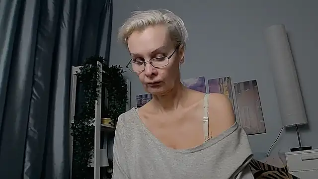 HelgaHimmell online show from January 21, 2025, 10:30 pm