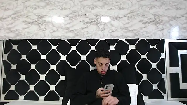 Snapshot of thiago19s chatting on March 14, 2025, 10:27 pm thiago19s online show from March 14, 2025, 10:27 pm