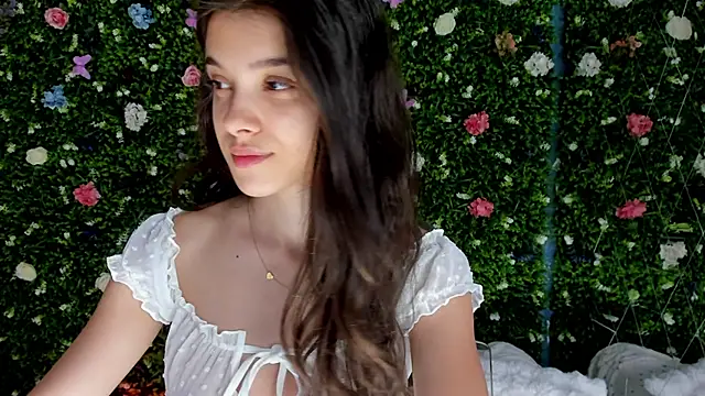 Snapshot of BabyAylin chatting on September 19, 2025, 5:00 am BabyAylin online show from September 19, 2025, 5:00 am