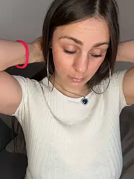 Loella-Rose online show from February 2, 2025, 10:46 am