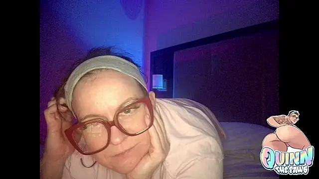 quinnmariexo online show from November 11, 2025, 4:40 am