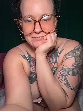 quinnmariexo online show from May 14, 2026, 3:47 am