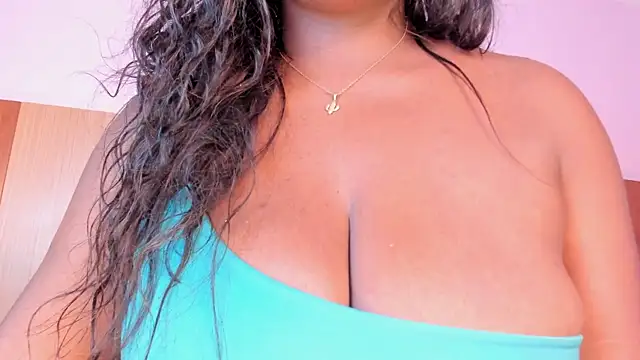 Snapshot of Aishaza1 chatting on September 20, 2025, 2:11 pm Aishaza1 online show from September 20, 2025, 2:11 pm