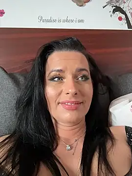 Hotmomcheckk  online show from January 19, 2026, 11:47 am