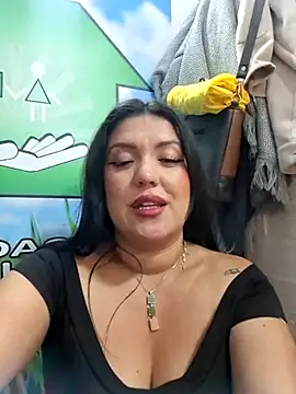 Sophie-hatter online show from June 1, 2026, 3:22 pm