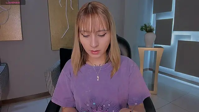 MollySundersX online show from May 8, 2026, 8:23 pm