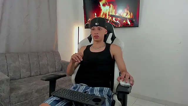 andy bigcock01 online show from December 28, 2024, 3:58 am