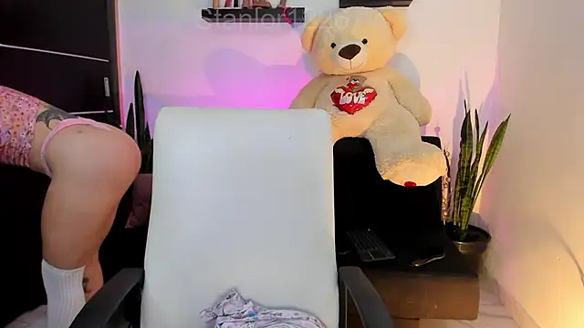 Snapshot of Stanlor1226 chatting on October 9, 2025, 12:33 am Stanlor1226 online show from October 9, 2025, 12:33 am