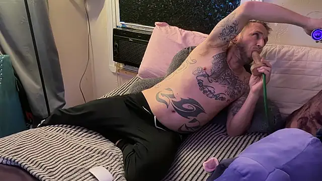 SexyDaddy303666 online show from May 15, 2026, 2:59 pm
