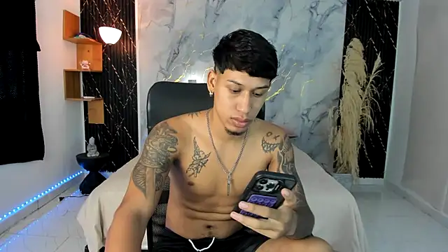 Snapshot of slim_master12 chatting on April 21, 2026, 10:05 pm slim master12 online show from April 21, 2026, 10:05 pm