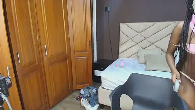 Raquel jones online show from October 28, 2025, 7:24 pm