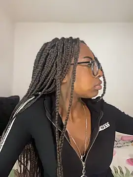 Snapshot of Raquel_jones chatting on December 19, 2025, 9:06 pm Raquel jones online show from December 19, 2025, 9:06 pm