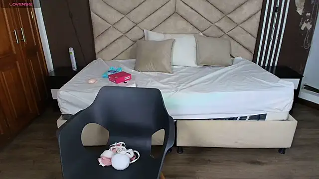 Snapshot of Raquel_jones chatting on November 30, 2025, 11:22 am Raquel jones online show from November 30, 2025, 11:22 am