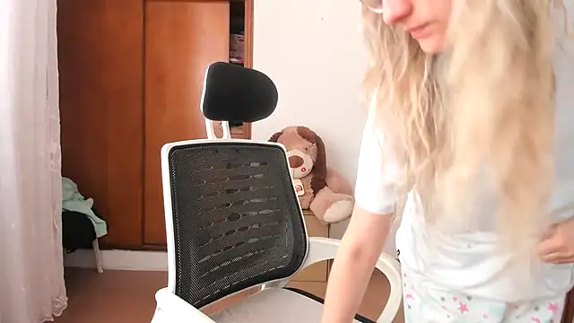 Adele johnsonn1 online show from October 2, 2025, 3:48 pm