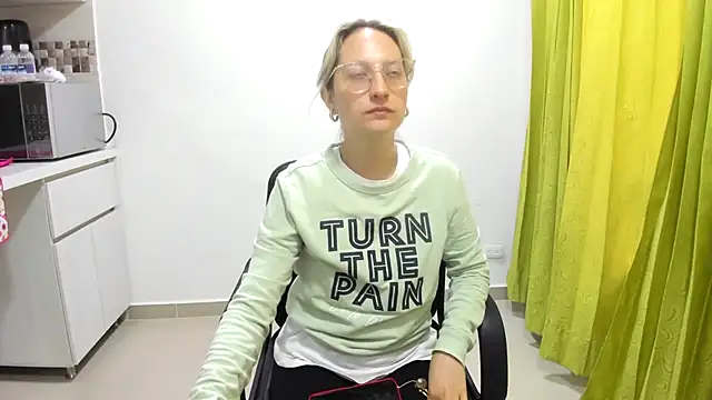Adele johnsonn1 online show from February 6, 2025, 12:37 pm