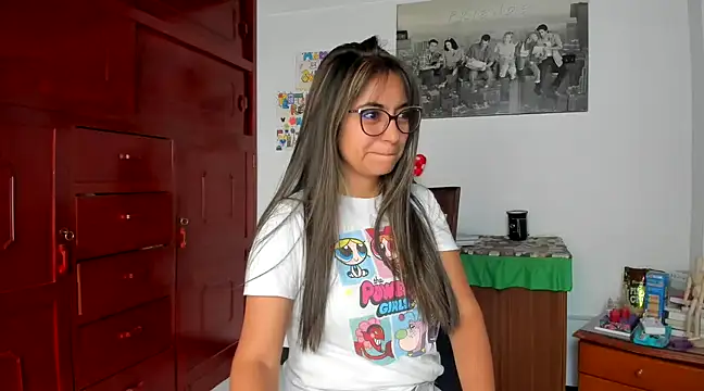 Isabellaa22 1 online show from January 30, 2025, 6:21 pm