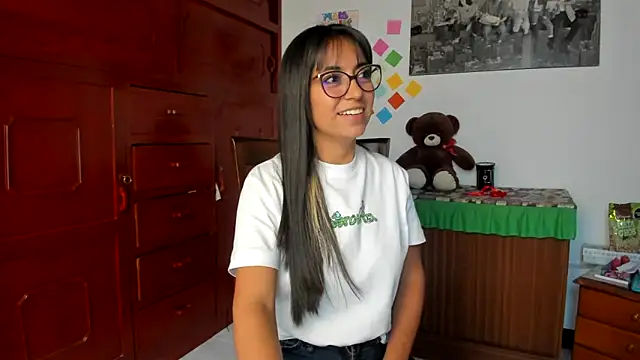 Isabellaa22 1 online show from January 4, 2025, 9:09 pm