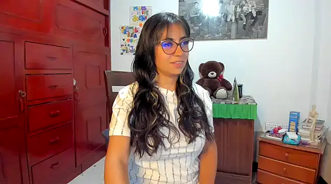 Isabellaa22 1 online show from January 8, 2025, 2:35 am