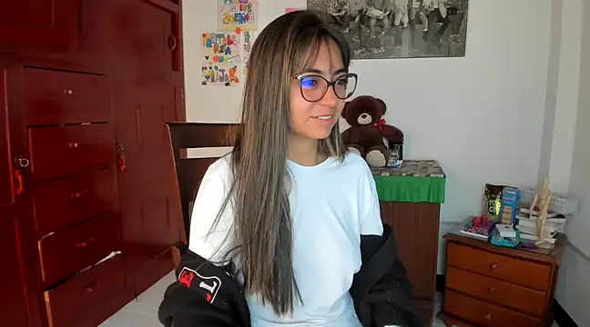 Isabellaa22 1 online show from January 21, 2025, 12:50 pm