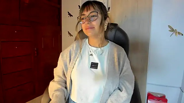 Isabellaa22 1 online show from February 19, 2026, 1:24 am