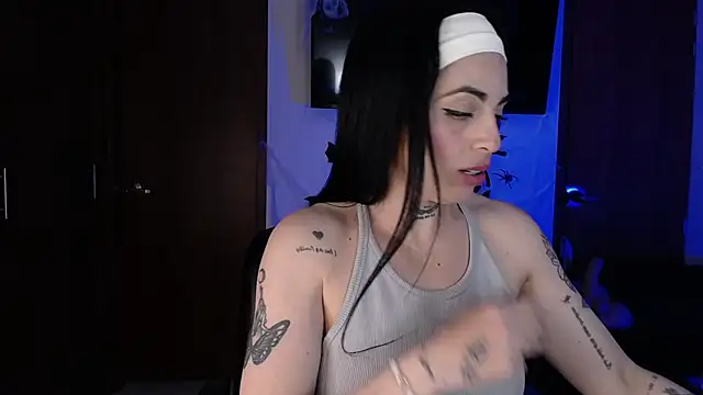 Snapshot of violett_honney chatting on October 16, 2025, 5:05 am violett honney online show from October 16, 2025, 5:05 am