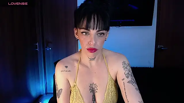 Snapshot of violett_honney chatting on November 8, 2025, 4:49 am violett honney online show from November 8, 2025, 4:49 am