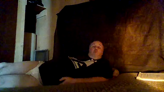 Snapshot of Nightshade7712 chatting on October 20, 2025, 8:31 pm Nightshade7712 online show from October 20, 2025, 8:31 pm