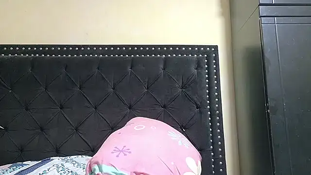 TatianaSantodomingo online show from July 11, 2026, 6:24 am