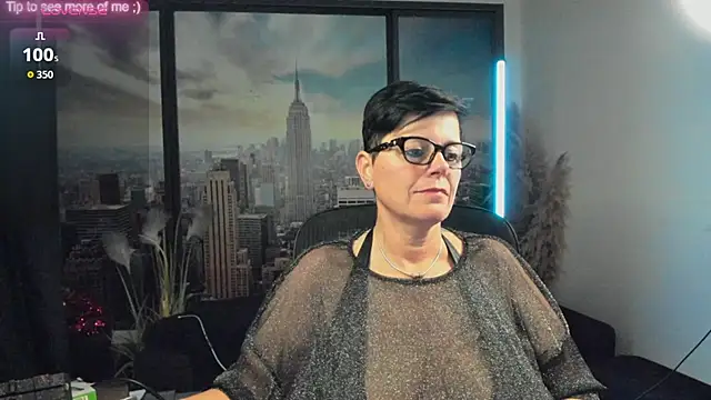 Snapshot of ninarandmann chatting on September 25, 2025, 4:35 pm ninarandmann online show from September 25, 2025, 4:35 pm