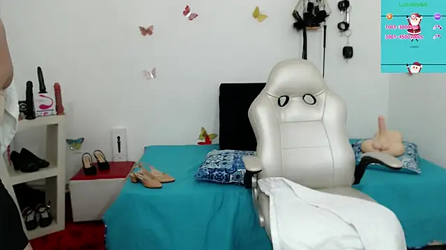 mom hot   online show from December 18, 2025, 8:34 pm