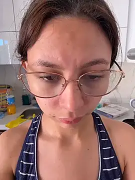 Snapshot of Bonniepark chatting on November 12, 2025, 1:15 pm Bonniepark online show from November 12, 2025, 1:15 pm