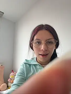 Snapshot of Bonniepark chatting on February 14, 2026, 5:02 pm Bonniepark online show from February 14, 2026, 5:02 pm