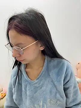 Snapshot of Bonniepark chatting on December 14, 2025, 10:10 am Bonniepark online show from December 14, 2025, 10:10 am