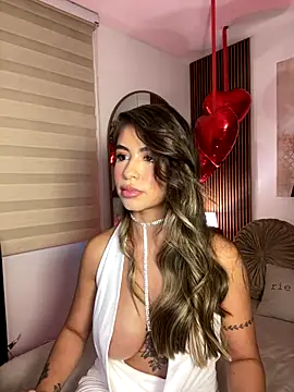 Snapshot of _laura_02 chatting on September 20, 2025, 10:48 pm laura 02 online show from September 20, 2025, 10:48 pm