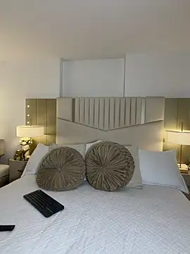  laura 02 online show from March 20, 2026, 7:04 pm