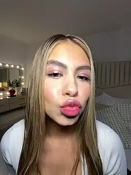  laura 02 online show from May 19, 2026, 6:48 pm