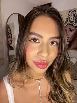 Snapshot of _laura_02 chatting on October 3, 2025, 2:29 pm laura 02 online show from October 3, 2025, 2:29 pm