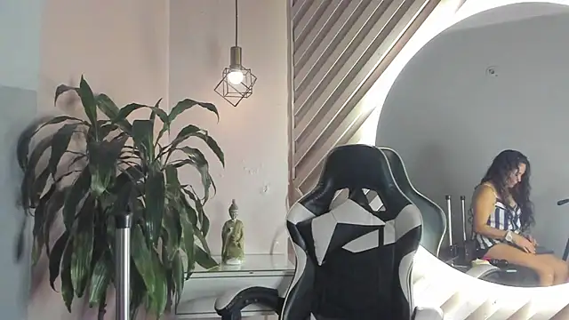 hanny milf online show from September 26, 2025, 12:12 pm