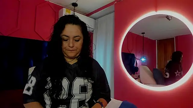 hanny milf online show from May 17, 2026, 11:43 am