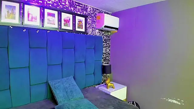 hanny milf online show from December 17, 2025, 12:32 pm