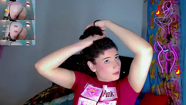 Snapshot of DoveCameron_ chatting on October 23, 2025, 11:25 pm DoveCameron  online show from October 23, 2025, 11:25 pm