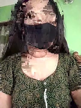 Idhika Paul online show from April 5, 2026, 3:13 am