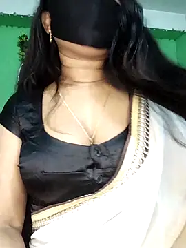 Idhika Paul online show from March 29, 2026, 1:02 pm