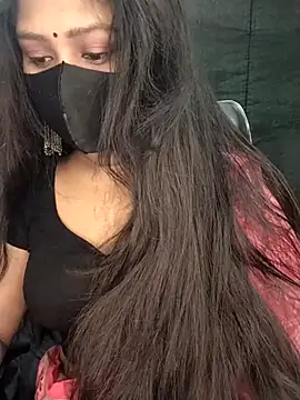 Idhika Paul online show from November 10, 2025, 6:13 pm