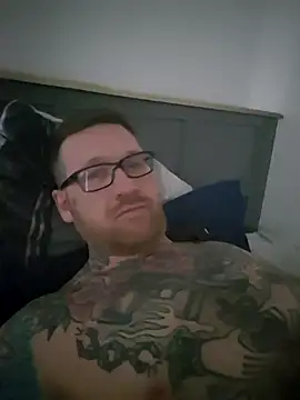 Snapshot of MaidenUK chatting on February 15, 2026, 12:59 pm MaidenUK online show from February 15, 2026, 12:59 pm