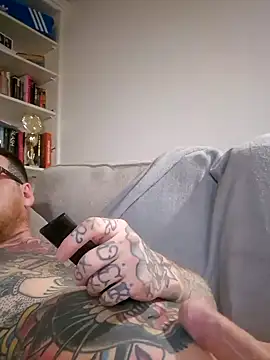 Snapshot of MaidenUK chatting on February 2, 2025, 2:24 pm MaidenUK online show from February 2, 2025, 2:24 pm