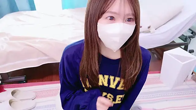 Snapshot of Mii_v_v chatting on February 9, 2025, 12:17 am Mii v v online show from February 9, 2025, 12:17 am