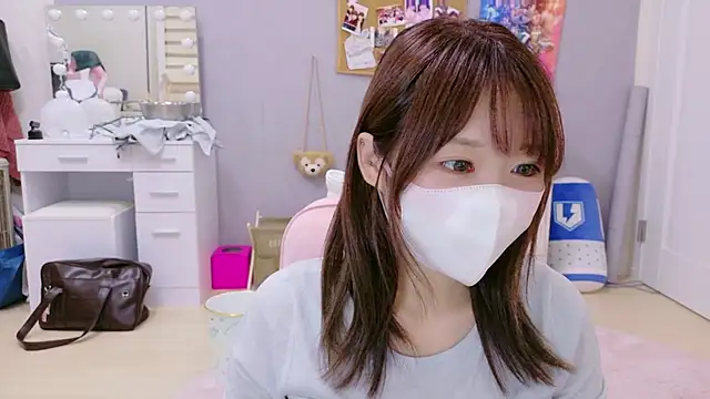 Snapshot of Yui-Ch chatting on September 8, 2025, 2:27 pm Yui-Ch online show from September 8, 2025, 2:27 pm