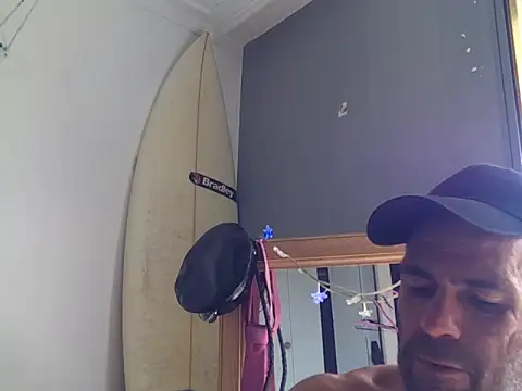 Snapshot of DJUX chatting on February 10, 2025, 12:50 pm DJUX online show from February 10, 2025, 12:50 pm
