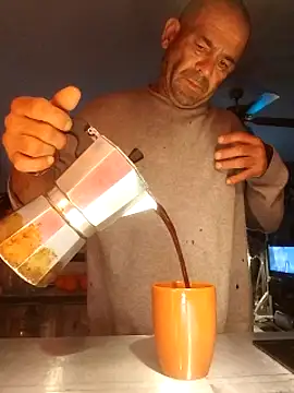 Snapshot of DJUX chatting on February 8, 2025, 5:29 am DJUX online show from February 8, 2025, 5:29 am
